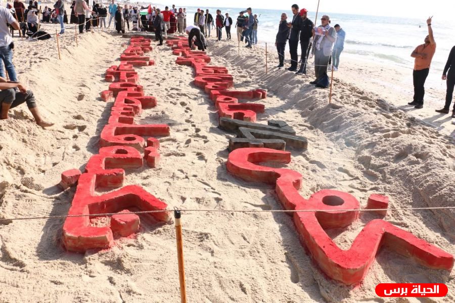 افتتاح جدارية رملية على شاطئ بحر غزة بعنوان 