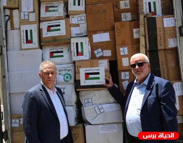دبور وأبو العردات يتسلّمان 5.5 أطنان من الأدوية مقدّمة من الرئيس عباس لأبناء شعبنا في لبنان