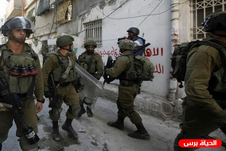 الاحتلال يحتجز الطالب رأفت الصباح ويداهم منازل جنوب شرق بيت لحم