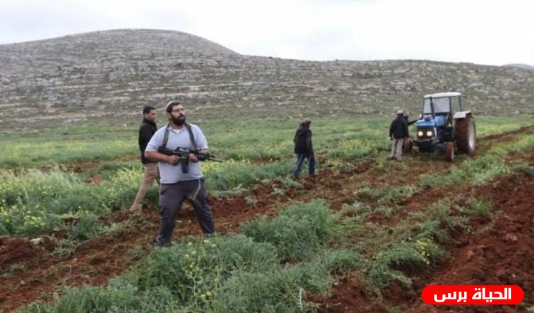 مستوطنان يخربان محتويات غرفة زراعية بحي امريحة في يعبد