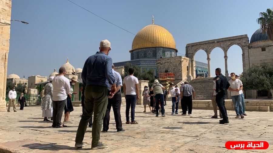 عشرات المستوطنين يقتحمون الأقصى
