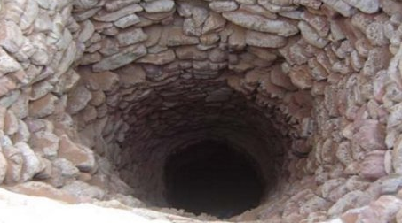 انتشال جثة سيدة من بئر في نابلس