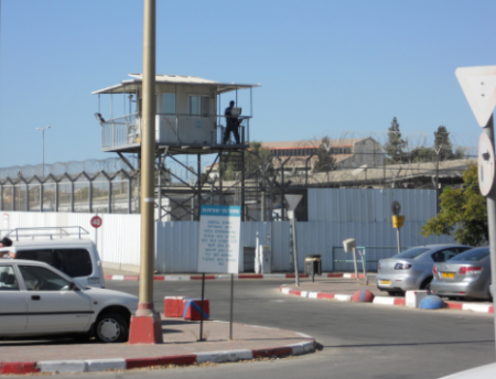 أسرى حوارة يعيدون وجبات الطعامِ