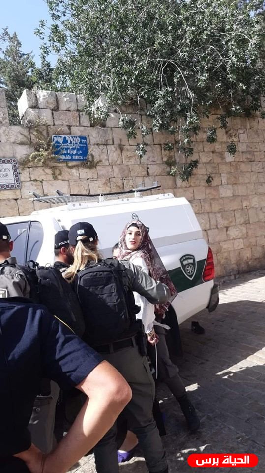 الاحتلال يعتقل مواطنتين في القدس