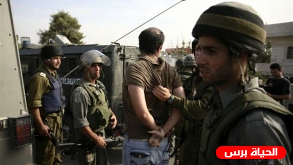 قوات الاحتلال تعتقل شابين خلال مواجهات في العيسوية