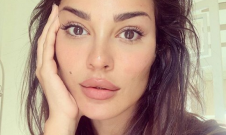 فيديو : نادين نجيم تنفجر من الضحك أثناء الصلاة في الكنيسة