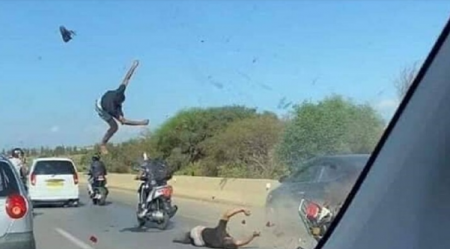 شاهد حادث مروع خلال استعراض سباق دراجات نارية في الجزائر