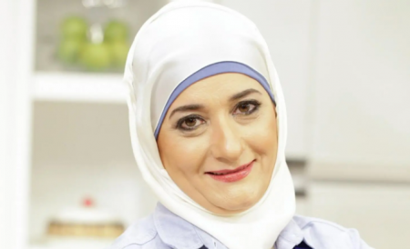 اشاعة الوفاة تلاحق منال العالم وهي ترد