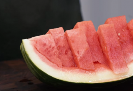 طريقة سريعة وسهلة لتقطيع البطيخ