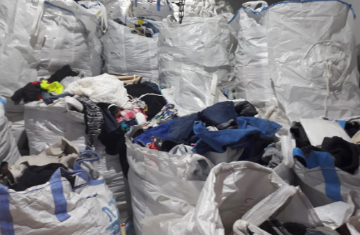 الاقتصاد في غزة تسمح بإستئناف إستيراد الملابس المستخدمة 