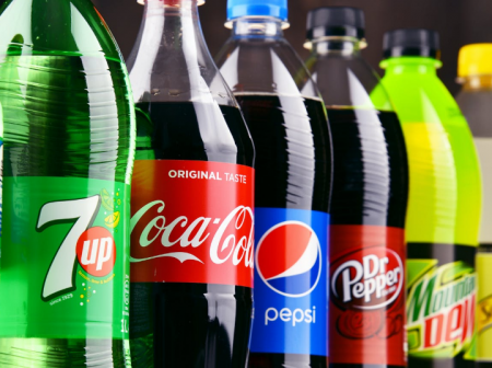 شركات المشروبات الغازية تنفق 1.04 مليار دولار للإعلانات عام 2018