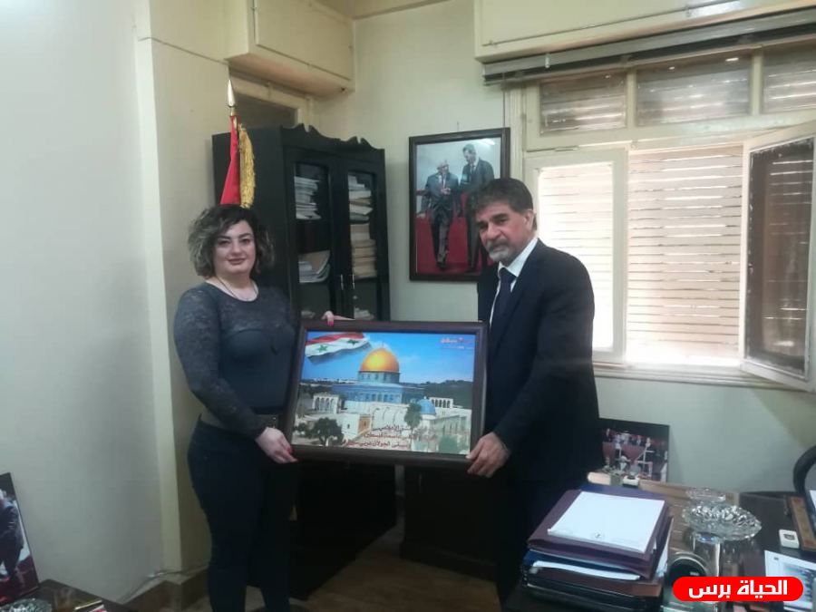 مركز رؤية للدراسات والأبحاث وموقع عيون دمشق يكرم السفير عبد الهادي تقديراً لعمله في خدمة قضايا وطنه فلسطين