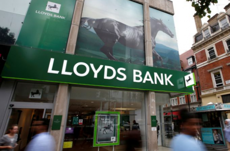 Lloyds and Halifax clients battle to sign on as installments due