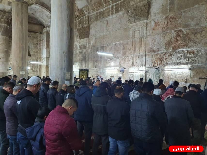 العشرات يؤدون صلاة الجمعة في قرية فصايل المهددة بالضم