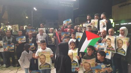 الخليل : وقفة اسناد للاسير خليل العواودة ودعم للاسري المضربين عن الطعام