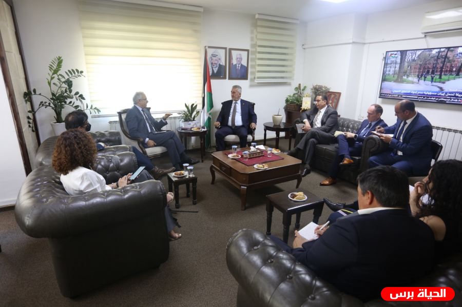  وزير الحكم المحلي يؤكد أهمية استمرار دعم البنك الدولي لتعزيز قدرات البلديات والمجالس المحلية