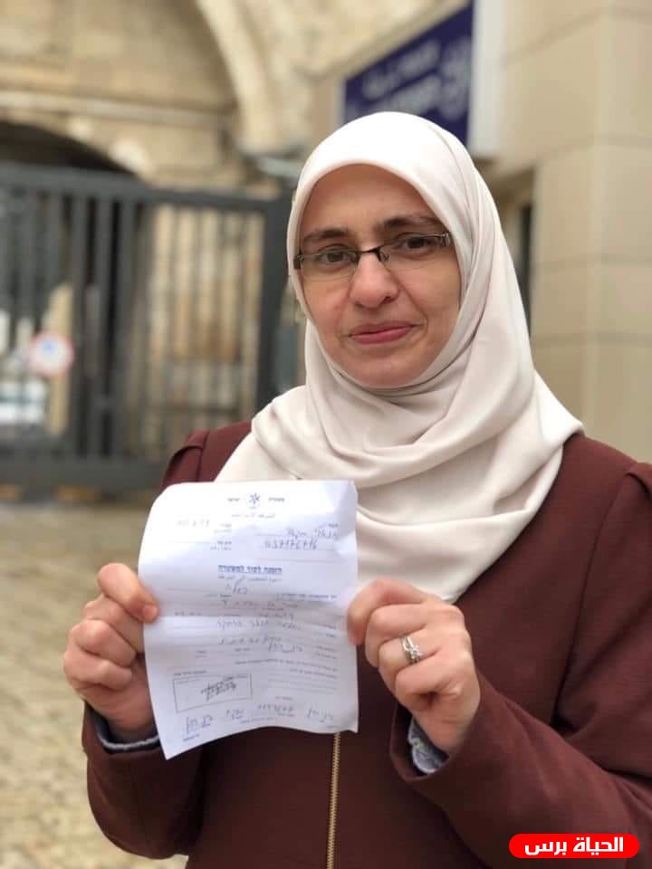 الاحتلال يبعد السيدة هنادي الحلواني عن المسجد الأقصى
