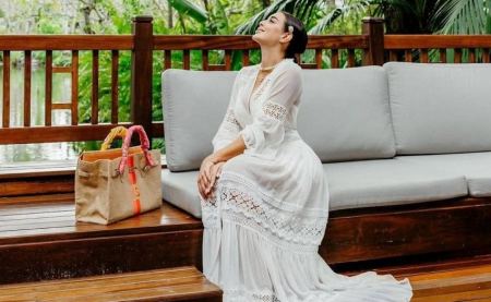 ياسمين صبري تثير الجدل بالفستان الأبيض بعد طلاقها من ابو هشيمة