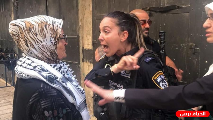 الاحتلال يعتقل سيدتين من محيط المسجد الأقصى