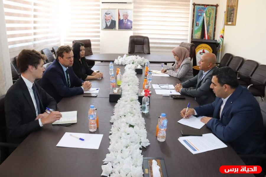 د. أبو هولي يبحث مع وفد نرويجي أوضاع المخيمات الفلسطينية