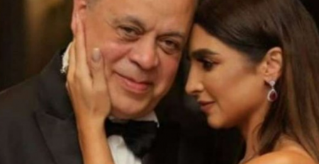 روجينا تهنئ زوجها أشرف زكي على جائزة الدولة