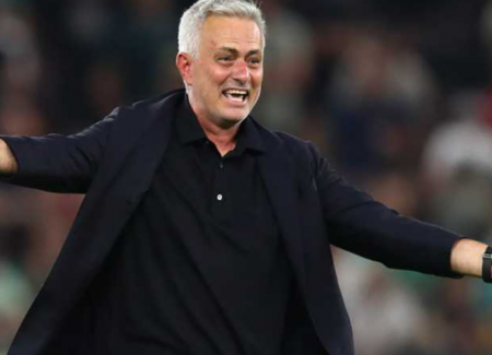 بعد هزيمة روما في الدوري الأوروبي .. مورينيو: أنا لم أعد أرغب في القتال