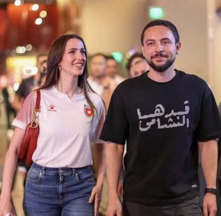 الأميرة رجوة الحسين تخطف الأنظار بإطلالة وطنية خلال دعمها المنتخب الأردني في كأس العالم 2026
