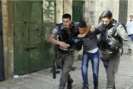 حملة اعتقالات إسرائيلية في نابلس تطال 11 فلسطينياً وإغلاق مداخل قرية جنوب المدينة