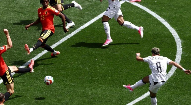 السعودية تواجه إسبانيا ومصر تبحث عن أول فوز مونديالي أمام نيوزيلندا في الجولة الثانية