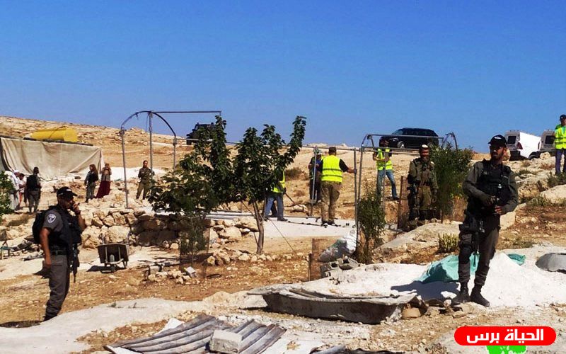 الاحتلال يهدم جدرانا استنادية ويزيل أسلاكا شائكة في قرية النبي صموئيل بالقدس