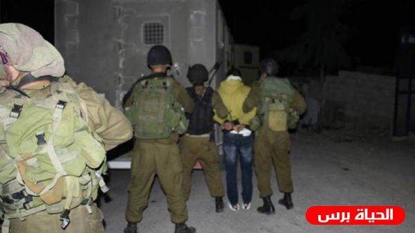 قوات الاحتلال تعتقل شابين من مصلى باب الرحمة