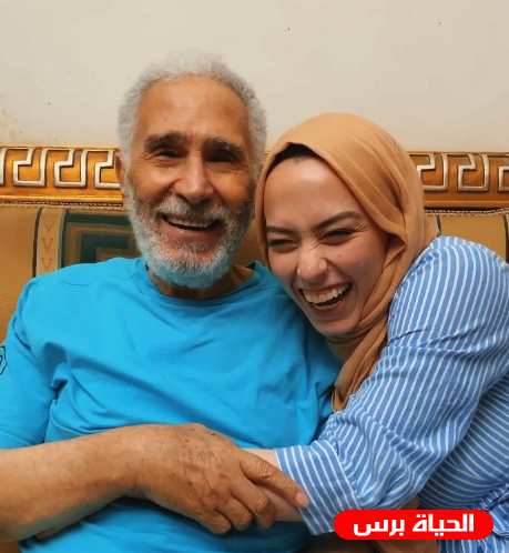 عبد الرحمن ابو زهرة لحفيدته : البوسة بخمسين جنيه