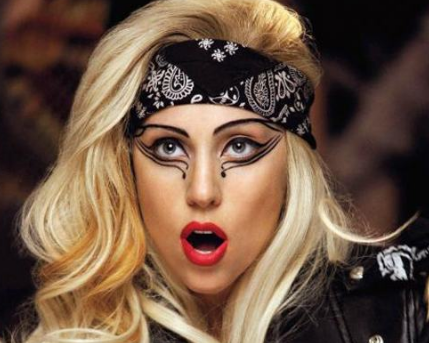 ليدي غاغا تكشف كيف غير المكياج حياتها