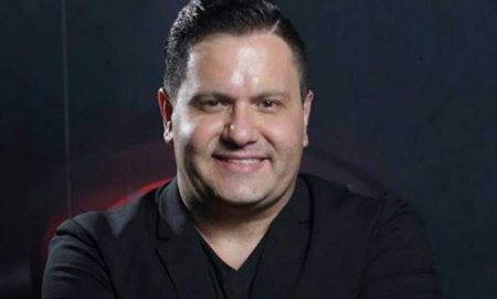 إدوارد يعمل بسرية على إنجاز عمل جديد