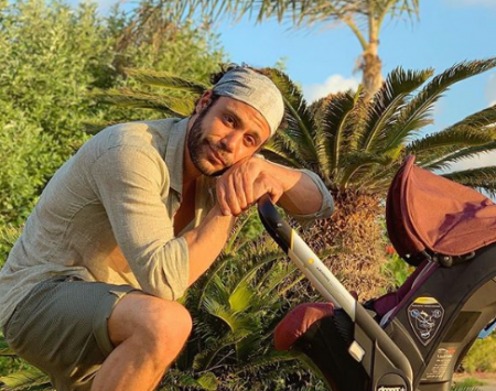 محمد امام يعاني مع طفلته خديجة