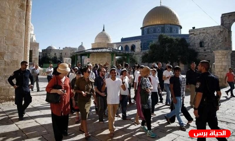 عشرات المستوطنين يقتحمون الأقصى بحراسة مشددة 