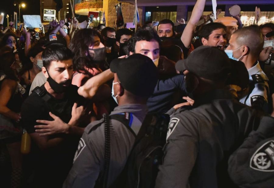 حارس نتنياهو الشخصي يطالبه بالاستقالة 