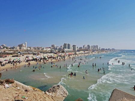 Gaza reports one dead and seven hospitalized after drowning in the sea