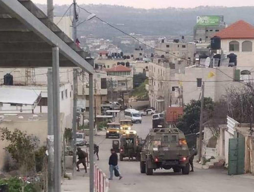 الاحتلال يصيب مواطن ويعتقل آخر من الجلزون
