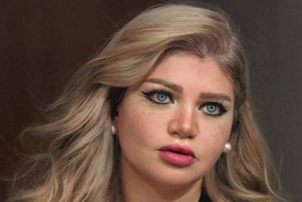 ياسمين الخطيب تتحدى قرار منع البروكيني وتنشر صورة لوالدتها