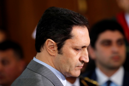 علاء مبارك يرد على أحد متابعيه برد مفاجئ