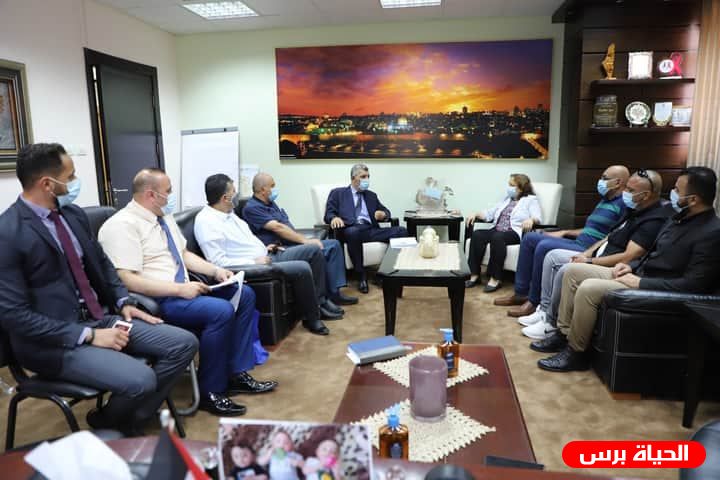 وزيرة الصحة تلتقي وفداً من بلدية دورا وتبحث الواقع الصحي في المدينة