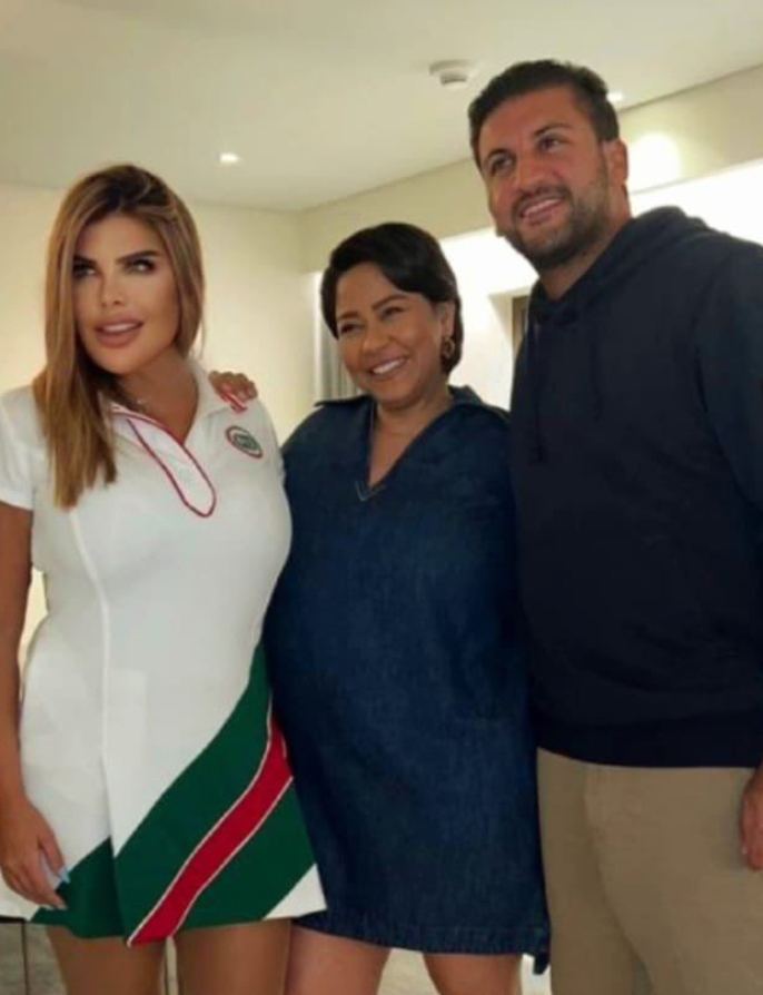 صورة جديدة لشيرين عبد الوهاب وبطنها منتفخ تثير الجدل