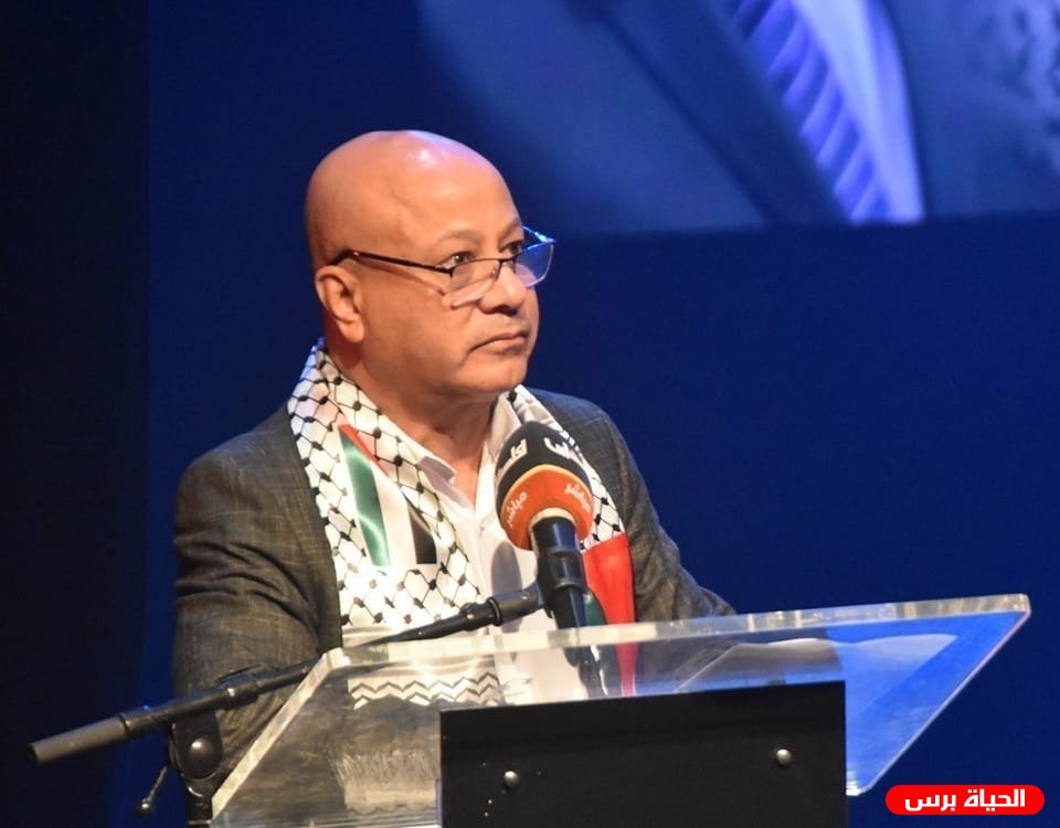 أبو هولي يعلن بدء توزيع مكرمة الرئيس لطلبة قطاع غزة المتفوقين