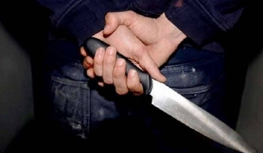 فيديو يرصد مقتل سيدة على يد طليقها ذبحاً أمام طفلتها