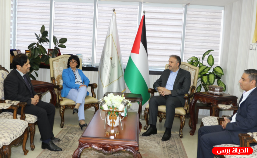 عساف يستقبل ابناء القائد العراقي عمر علي البيرقدار قائد معركة جنين عام 1948