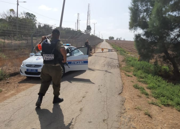 جيش الاحتلال يغلق الطرق المؤدية لغزة وغانتس يهدد بضربة قاسية