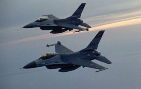 طيران حربي مجهول يستهدف مواقع إيرانية في سوريا والعراق