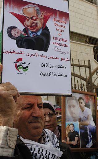 نابلس: اعتصام اسنادي للأسرى المضربين عن الطعام