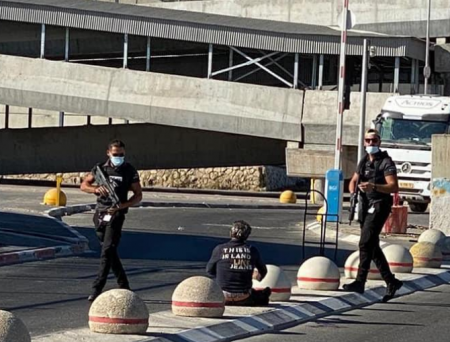 Israelis shoot and harm a quiet and hard of hearing Palestinian man at checkpoint close to Jerusalem